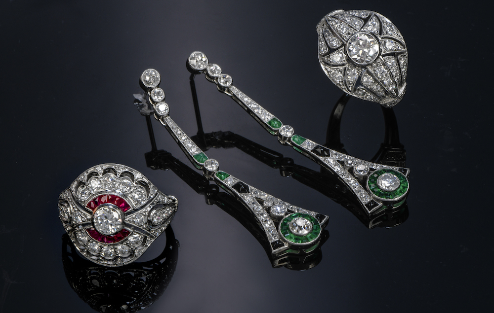 Antique Jewelry Vs Vintage Jewelry: Distinct Eras & Styles