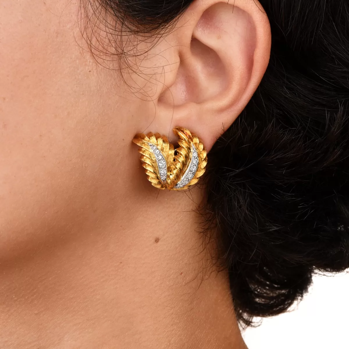 Elegant Earwear: A Beginner's Guide to Choosing and Buying Vintage Clip-On  Earrings — Vintage Virtue